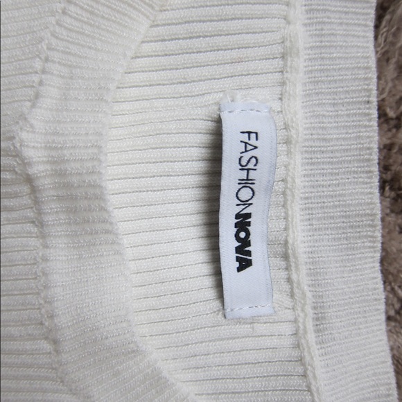 Fashion Nova T-shirt - Picture 3 of 9